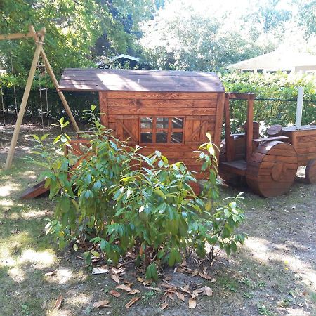 Vakantiehuisje Lanaken Bagian luar foto